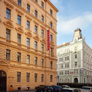 ambiance.praguehotelsweb.com/